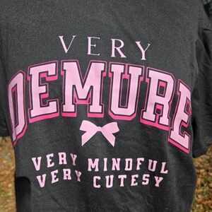 Shein Curve 2XL Graphic Tee “Very Demure Very Mindful” Black *sale*